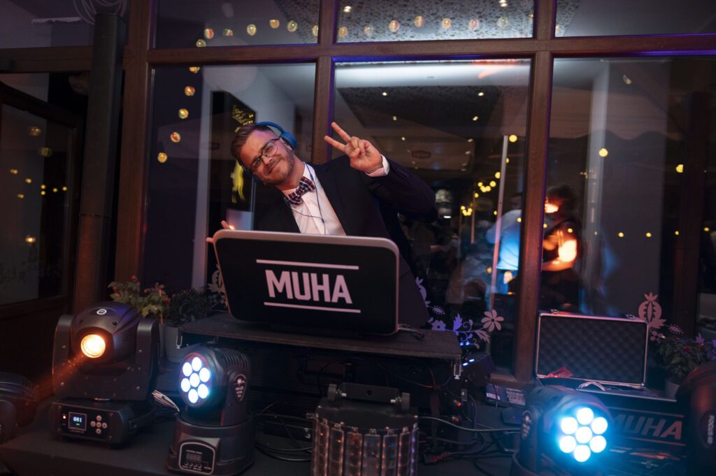 Przemek MUHA Borawski – DJ i konferansjer